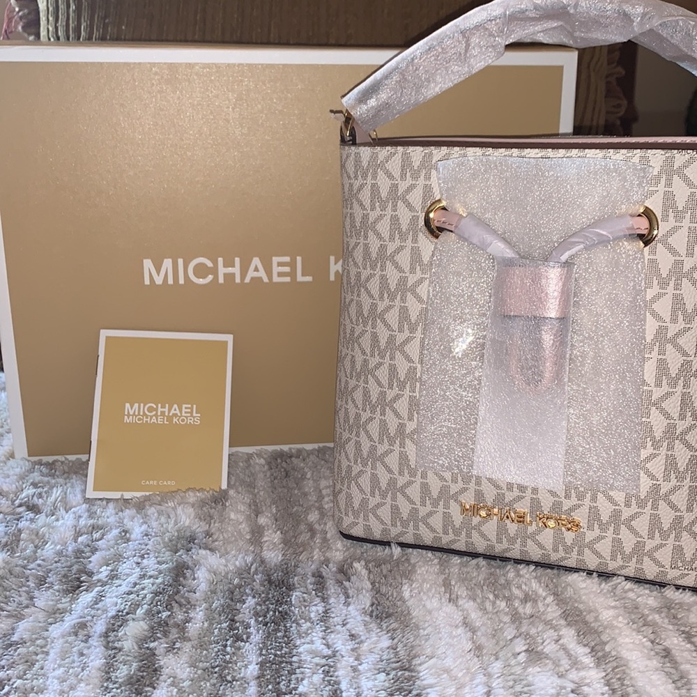 NWT Michael Kors Bucket Crossbody NWT